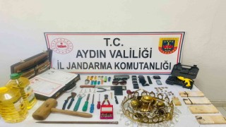 Kuşadasında suç makineleri jandarmaya takıldı
