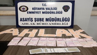 Kütahyada kumar oynayan 6 kişiye 9 bin 95 TL para cezası