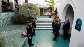 Macron, Paristeki Büyük Camiiyi ziyaret etti