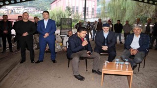 Maden işçileri şehit arkadaşları için dua etti