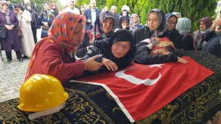 Maden şehidinin annesinin ve kız kardeşinin feryatları yürekleri dağladı