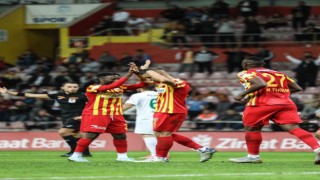 Majid Hosseini golle tanıştı