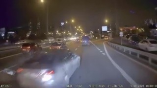 Maltepede makas atan otomobilin araca çarpıp kaçtığı anlar kamerada
