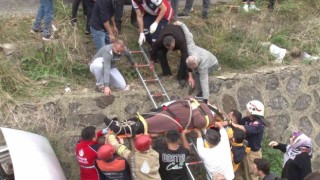 Maltepede otomobil dereye uçtu: 4 yaralı