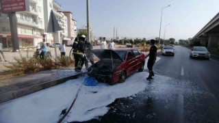 Manavgatta hareket halindeki otomobil yandı