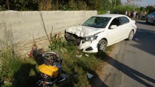Manavgatta motosiklet ile otomobil çarpıştı: 4 yaralı