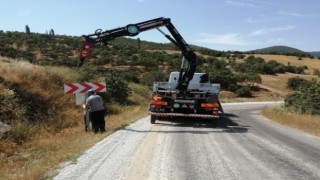 Manisada bin 823 kilometrelik yolda trafik levha çalışmaları tamamlandı