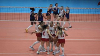 Manisada voleybol şöleni başladı