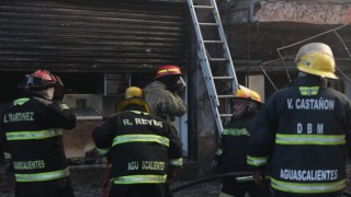 Meksikada trenle çarpışan akaryakıt tankeri patladı