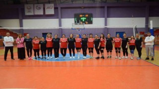 Meme kanserine voleybol maçı ile dikkat çektiler