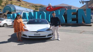 Merak uğruna elektrikli aracıyla İsviçreden yola çıktı, Türkiyede 81 ili geziyor