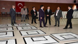 Meslek okulu öğrencileri, okullar için basketbol potası üretiyor