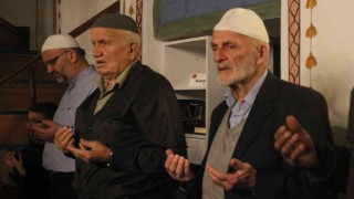 Mevlit Kandilinde eller semaya açıldı