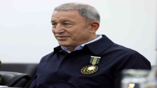 Milli Savunma Bakanı Akara Azerbaycandan madalya