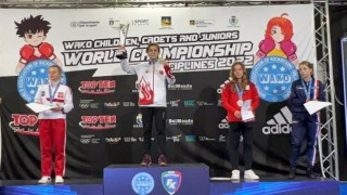 Milli sporcu Sudenur İtalyada Türk Bayrağını dalgalandırdı