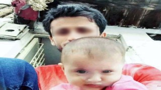 Minibüsün altına uyuması için bırakılan 2.5 yaşındaki kızı babası ezdi