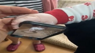 Minik bebeğin parmağı öyle bir yere sıkıştı ki gören şaşkına döndü
