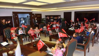 Miniklerden Başkan Bakkalcıoğluna bayram kutlaması