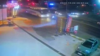 Motosiklet sürücüsünün öldüğü feci kaza kamerada