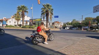 Motosiklet üzerinde tehlikeli yolculuk