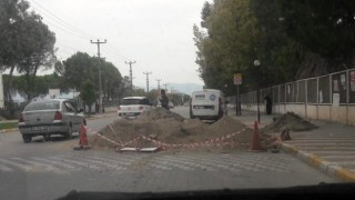 Motosikletiyle kum yığınına çarpan genç ağır şekilde yaralandı
