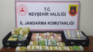 Nevşehirde bir evde çok sayıda sahte döviz ele geçirildi
