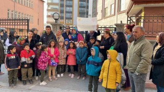 Niğdede veliler öğretmen için eylem yaptı