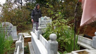 Oğlu maden faciasında ölen anne; 9 yıldır mezarını severek hasret gideriyor