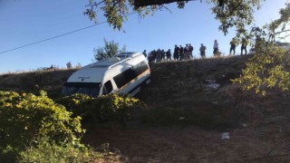 Öğrenci servisi üzüm bağına uçtu: 5i öğrenci 6 yaralı