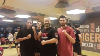 Öğrenciler boş zamanlarını muaythai ile değerlendiriyor