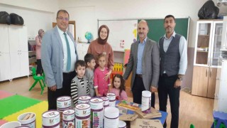 Öğrencilerin yaptığı oyuncaklar, selden etkilenen okullara teslim edildi