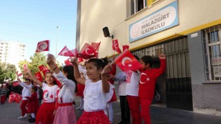 Okullarda Cumhuriyet coşkusu
