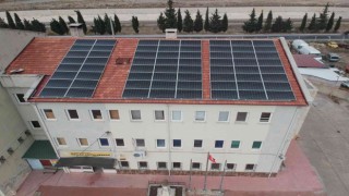 Okulun çatısına GES kurdular, elektrik satarak laboratuvar yaptılar