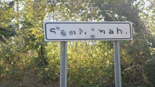 Orduda mahalle tabelasını kurşunladılar