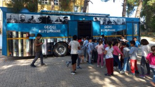 Osmaniye'de Geçici Kütüphane otobüsü okul ziyaretlerini sürdürüyor