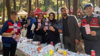 Osmaniye'de Jandarma ekipleri mesire alanında KADES’i tanıttı