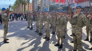 Osmaniye’de kutlamalara komandoların gösterisi damga vurdu