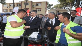 Osmaniyede motosiklet sürücülerine “reflektif yelek” dağıtıldı