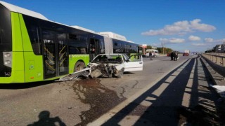 Otobüs ile otomobil çarpıştı: 1 kişi yaraladı
