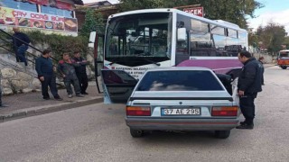 Otomobil ile halk otobüsü çarpıştı: 1 yaralı