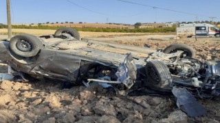 Otomobil şarampole devrildi: 1 ölü, 1 yaralı
