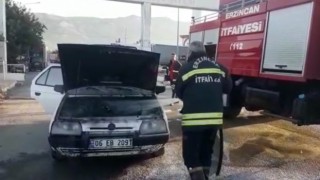 Otomobilin motorunda çıkan yangın kısa sürede söndürüldü