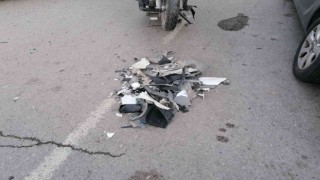 Otomobille çarpışan motokurye yaralandı