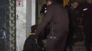 Tarihi Yeşil Camisinde suçüstü yakalandılar