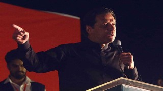 Pakistanın eski Başbakanı Khan, erken seçim için başkente yürüyecek