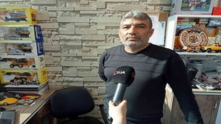 Para teklif edip alamadığı kablo makarasını çalan hırsız kamerada