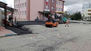 Pazaryeri İlkokulunun bahçesi sıcak asfalt ile kaplandı