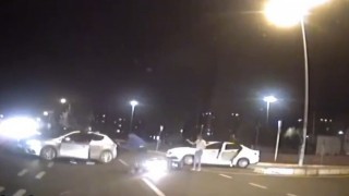 Pendikte kaza yapan sürücüler yol ortasında tartıştı