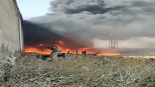 Plastik boru fabrikası bahçesinde çıkan yakın söndürüldü