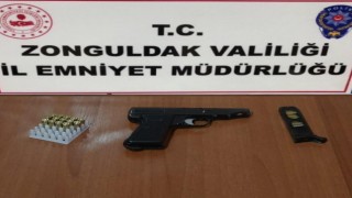 Polis uygulamada silah ve uyuşturucu ele geçirdi
